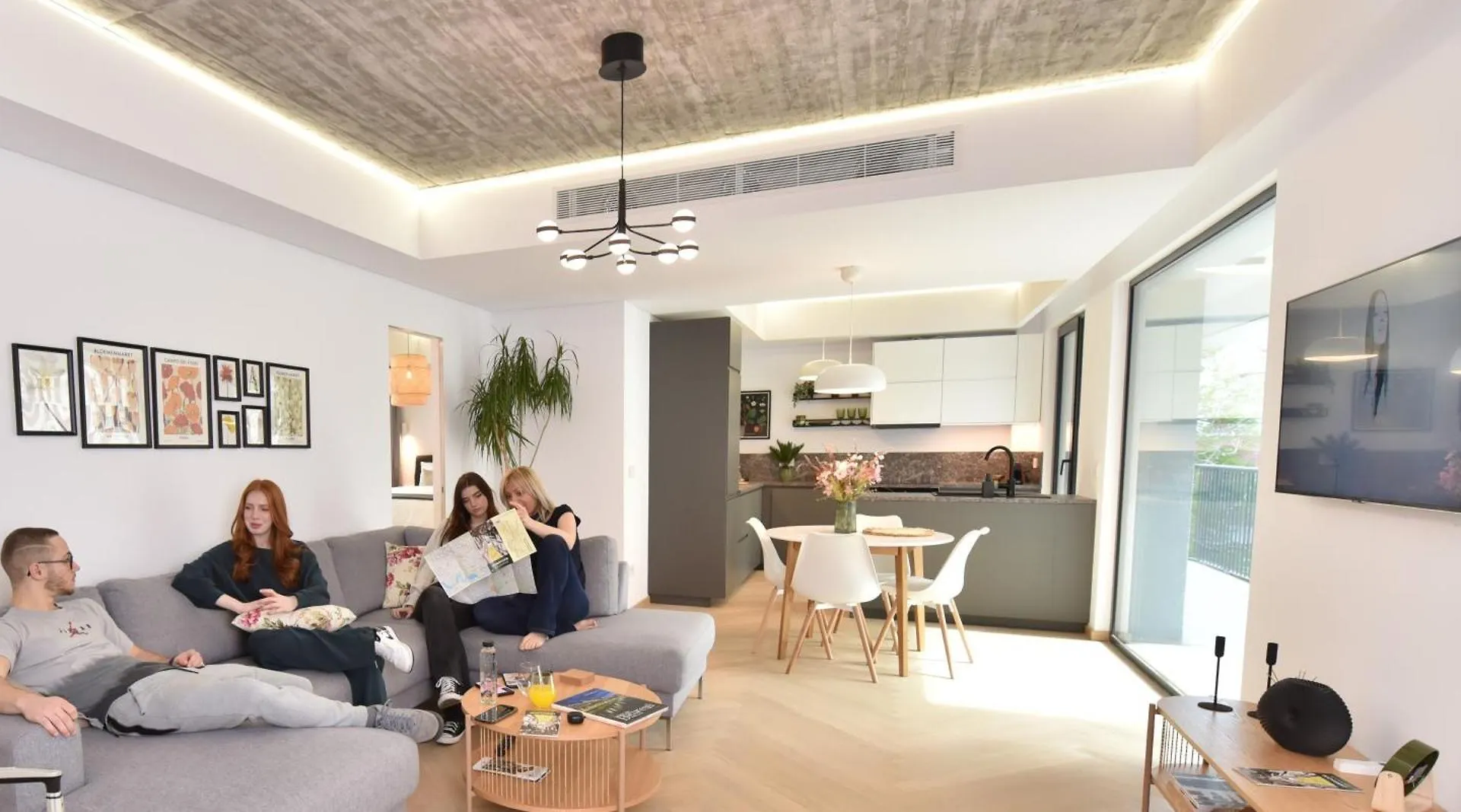 アパート Enjoy A Premium Downtown Apartment! Modern Art Deco Building ブカレスト ルーマニア