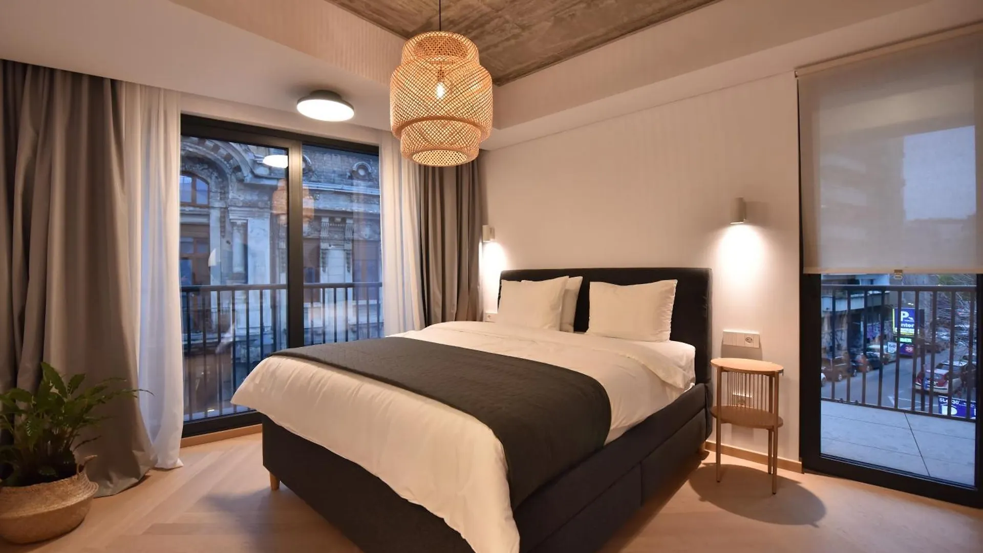 Enjoy A Premium Downtown Apartment! Modern Art Deco Building location