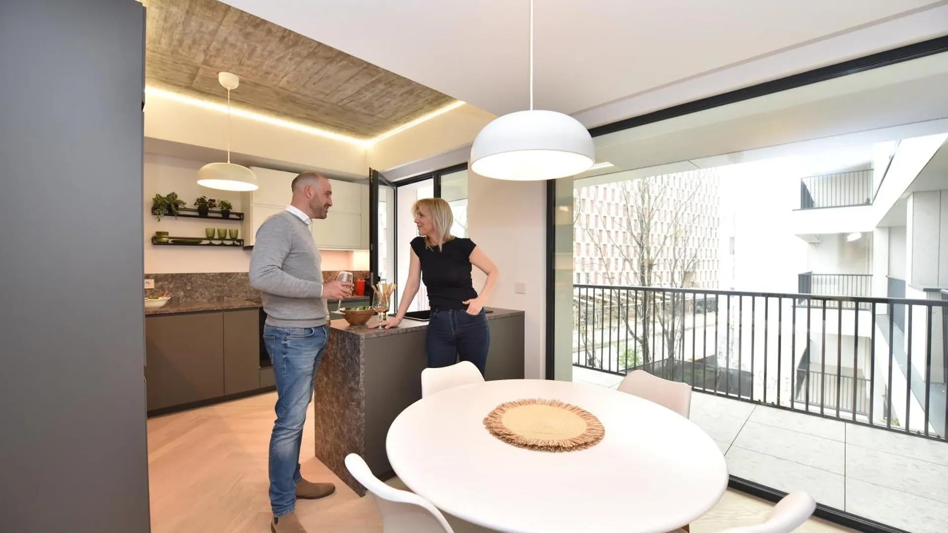 Enjoy A Premium Downtown Apartment! Modern Art Deco Building Bucharest Apartment
