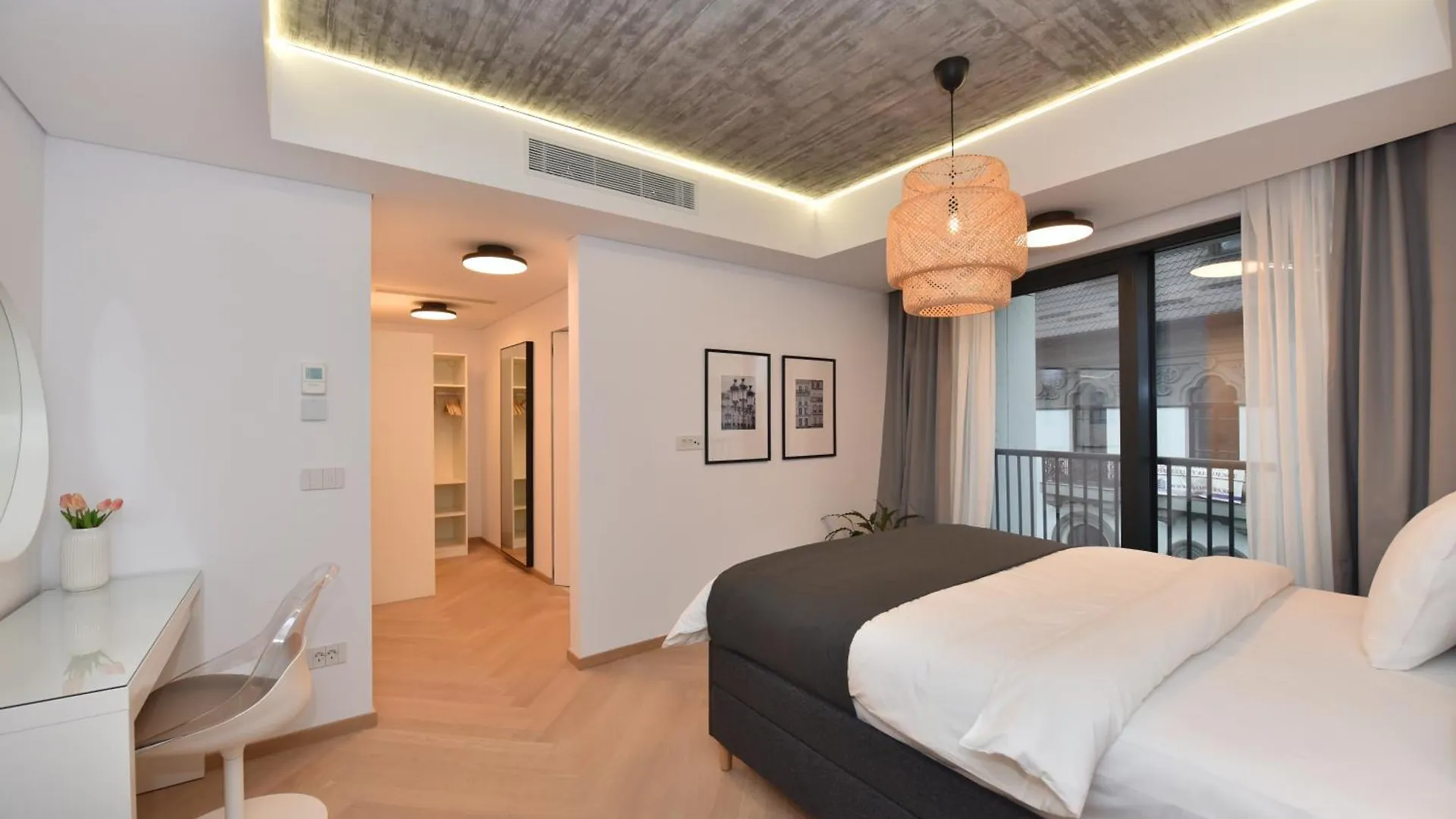 Apartment Enjoy A Premium Downtown Apartment! Modern Art Deco Building Bucharest